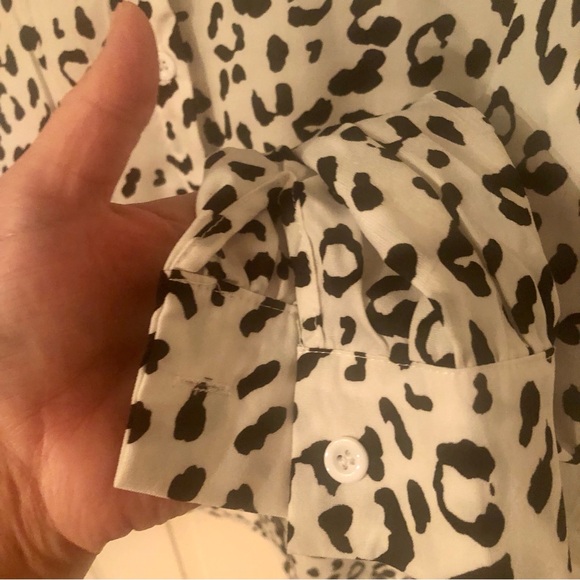 Animal Print Button Down Blouse Size M - Picture 4 of 5